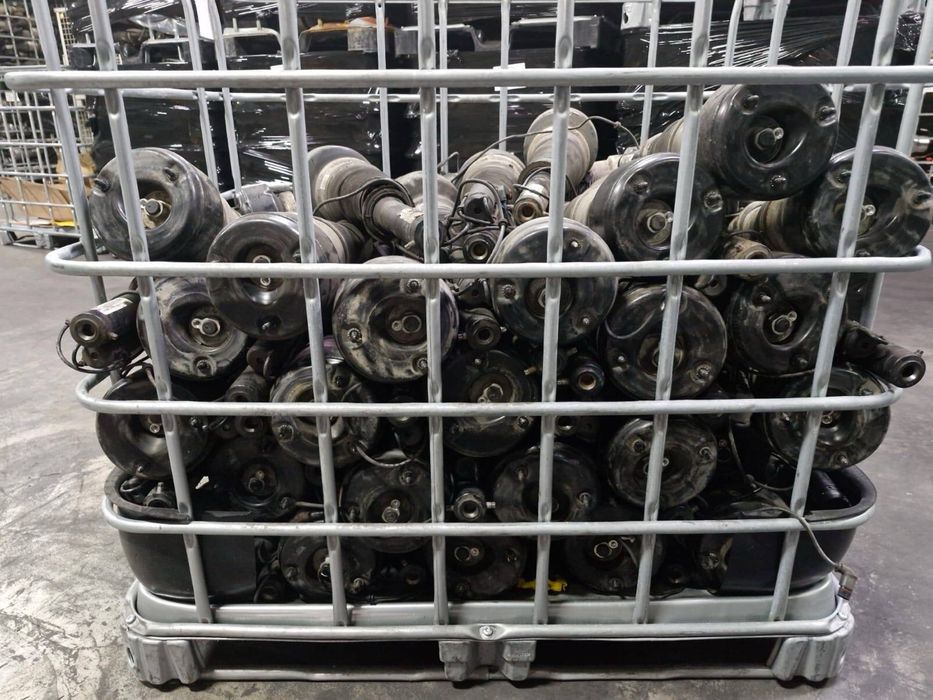 Пневмопідвіска мерседес w221 Амортизатори Стойки