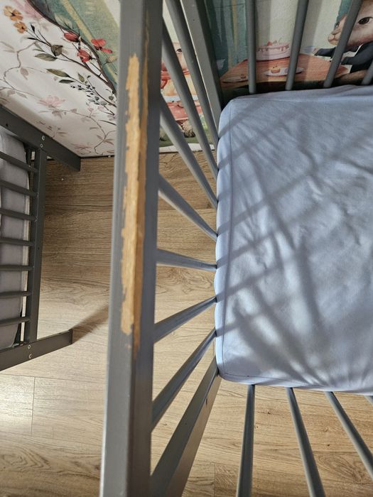 Szare łóżeczko ze szczebelkami + materac 120x60 cm