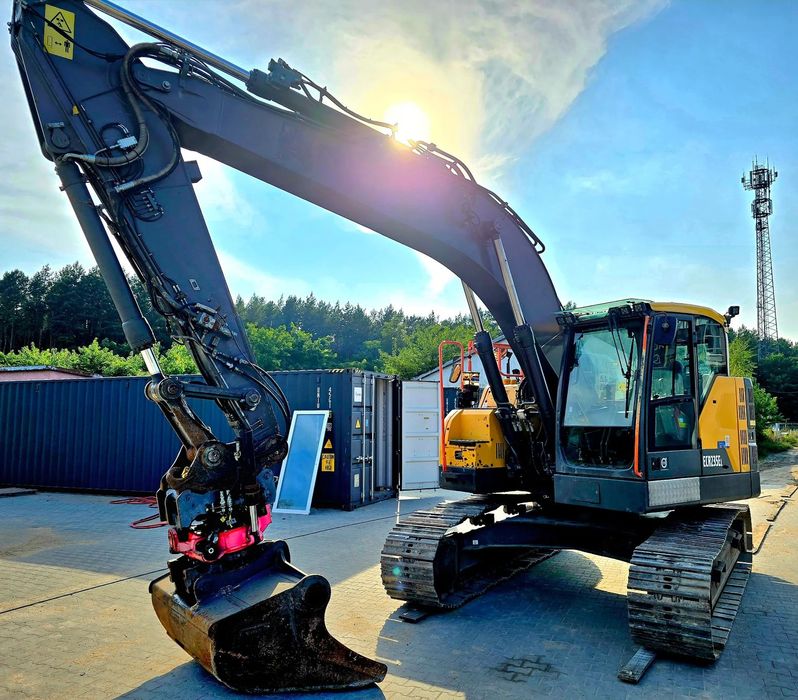 Volvo ECR235EL  Stan bdb, rotor, centralne, klima, kamery, podwozie 95%