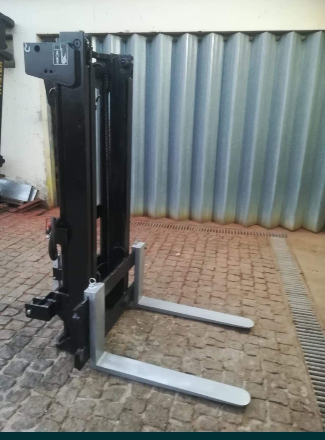 Torre de  empilhador para elevação alfaias