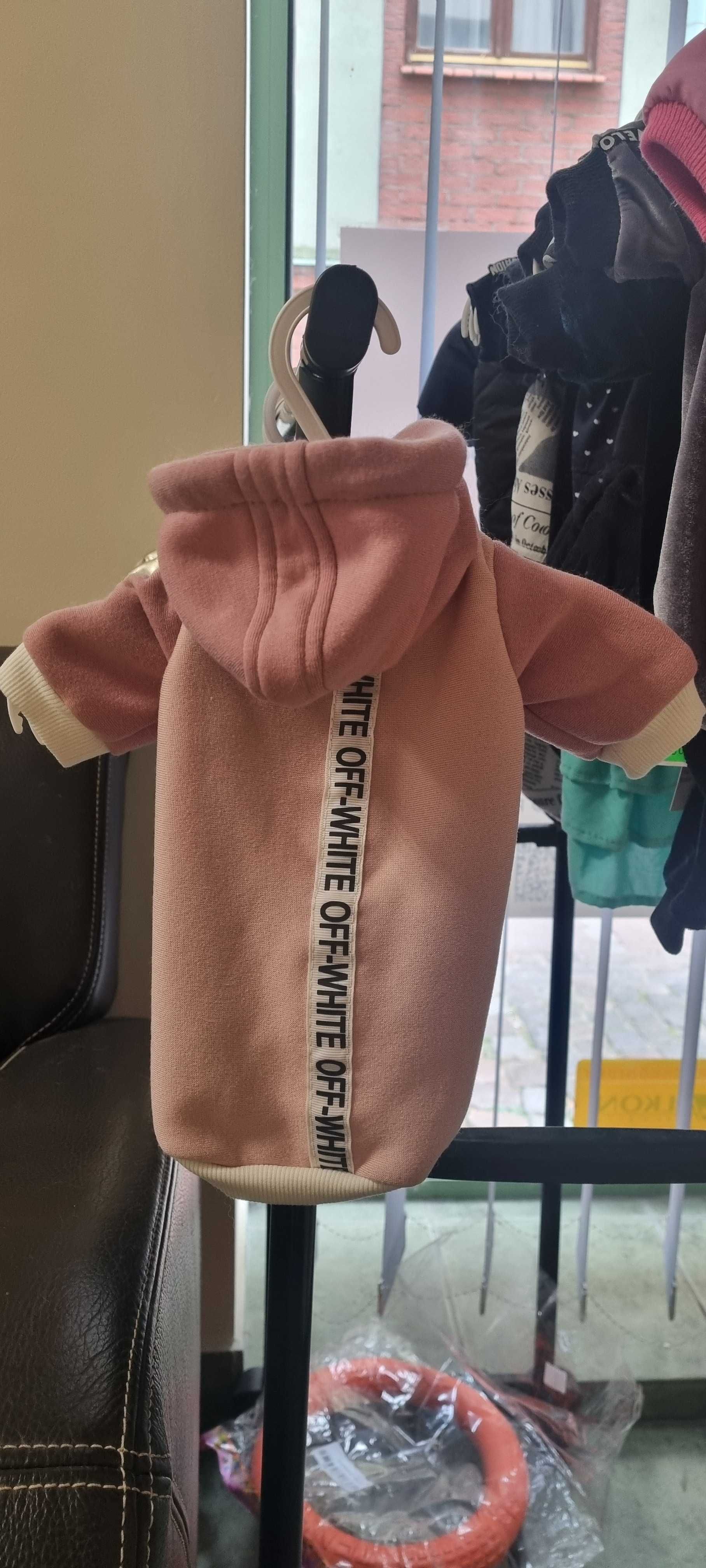 Sweter z kapturem