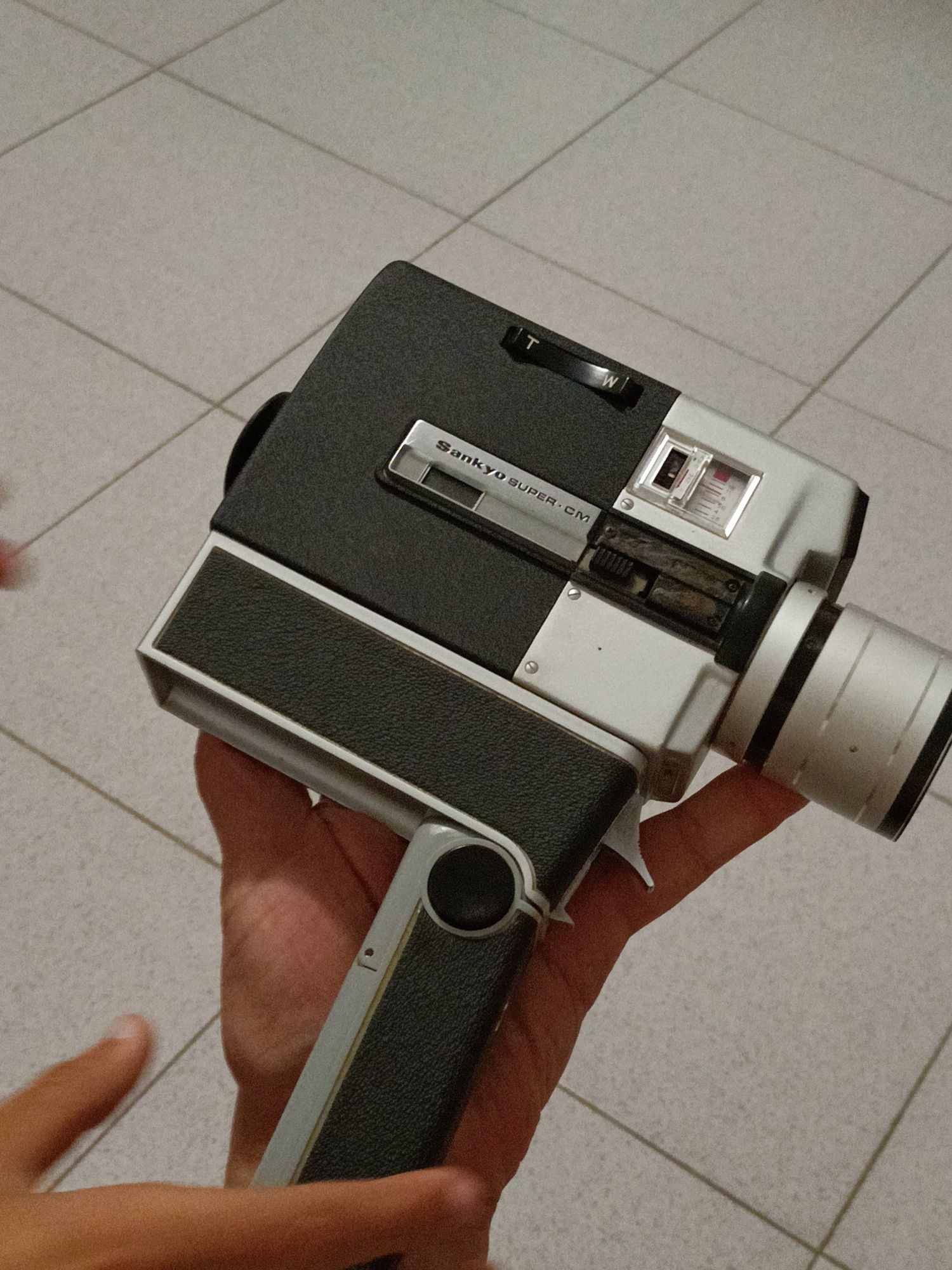 Máquina de filmar antiga Sankyo Super cam