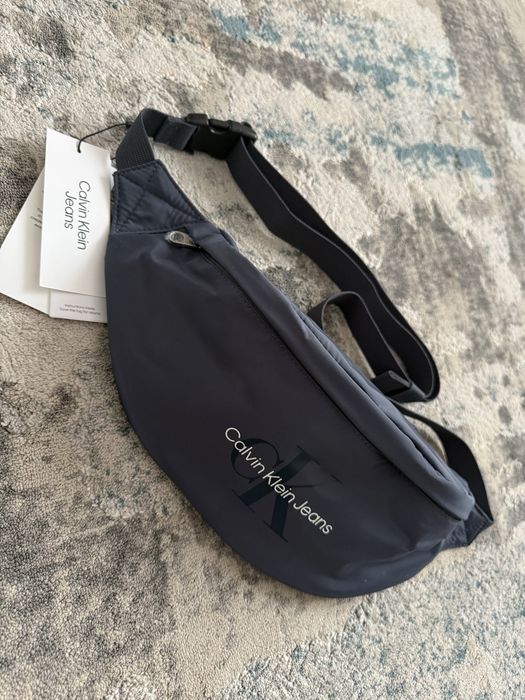 Бананка Calvin Klein