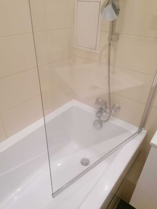 Szyba prysznicowa parawan prysznicowy nawannowy ruchomy