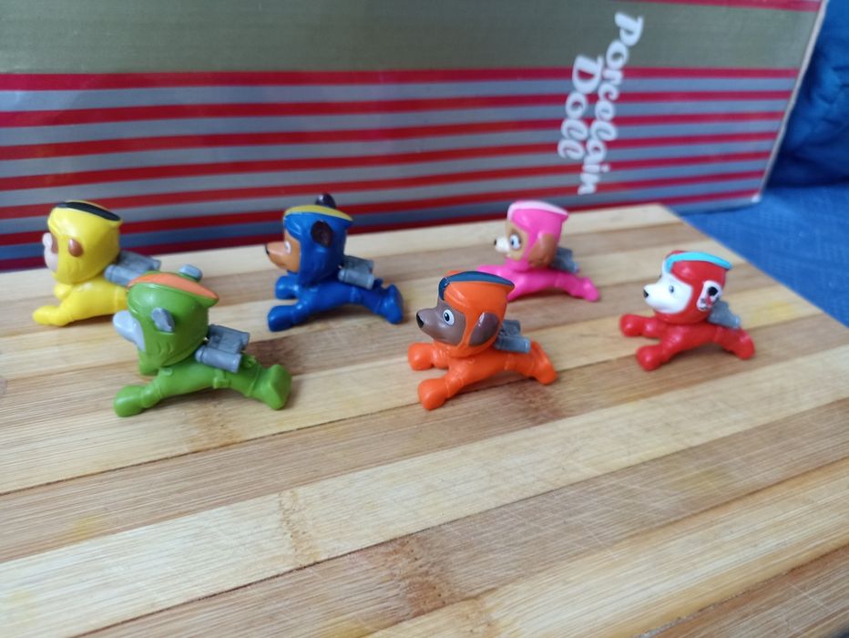 6 figurek z Psiego patrolu psy w pozycji leżącej