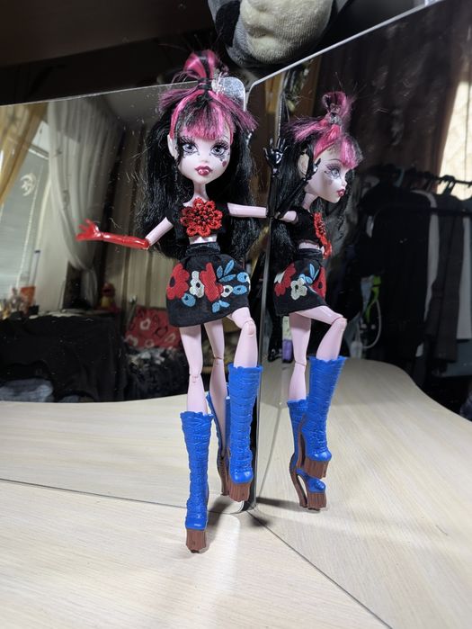 Дракулаура, Монстр Хай. Вживане.