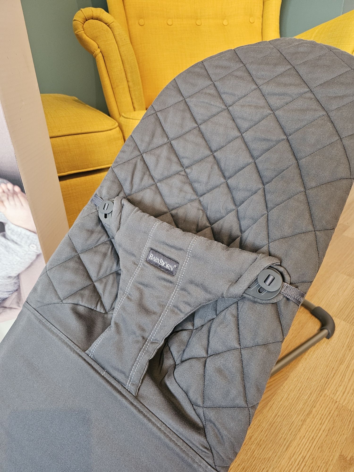 Leżaczek Babybjorn babybjörn bouncer bliss grzechotka szary fizjo comp