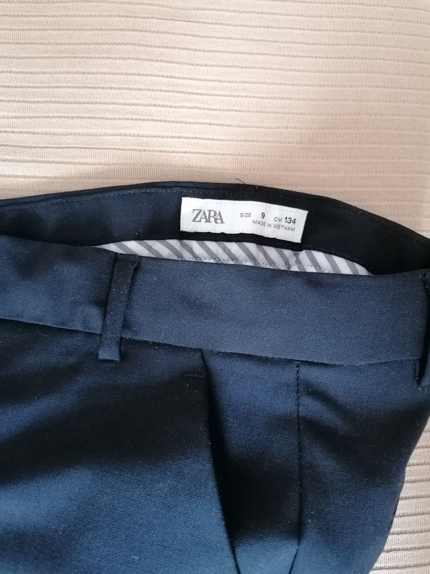 Eleganckie, granatowe spodnie w kant Zara boys r.134