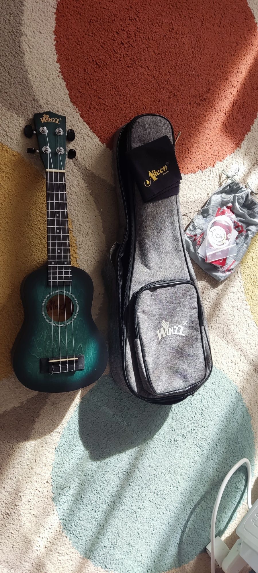 Ukulele winzz novo com extras