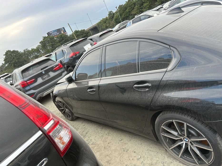 В дорозі BMW G20 330IX 2020