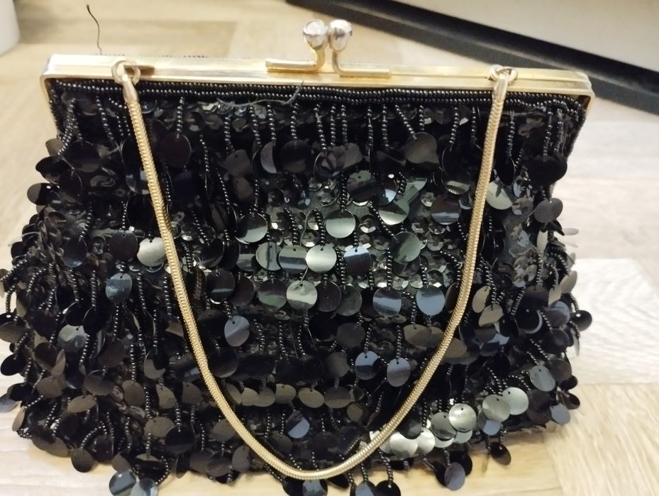 Яркий вечерний клатч