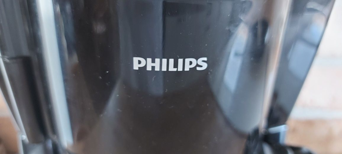 . Expres przelewowy  czarny Philips moc 1100w