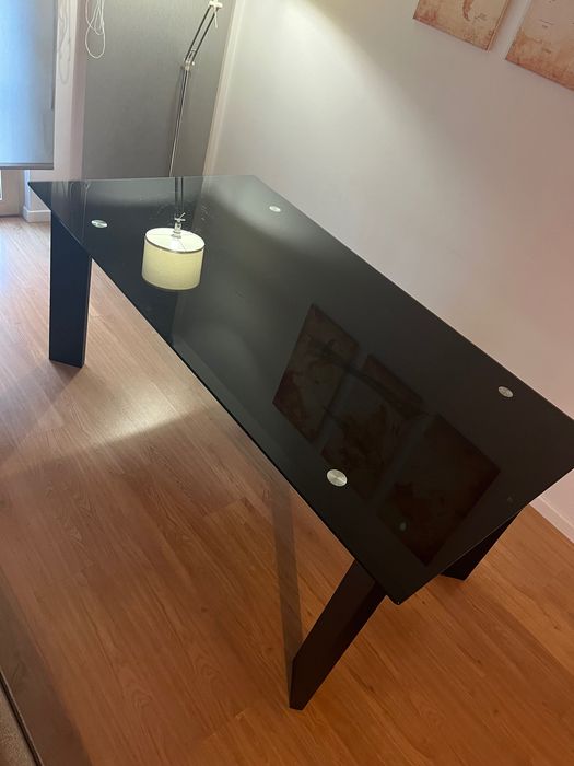 Mesa de Sala com tampo em vidro
