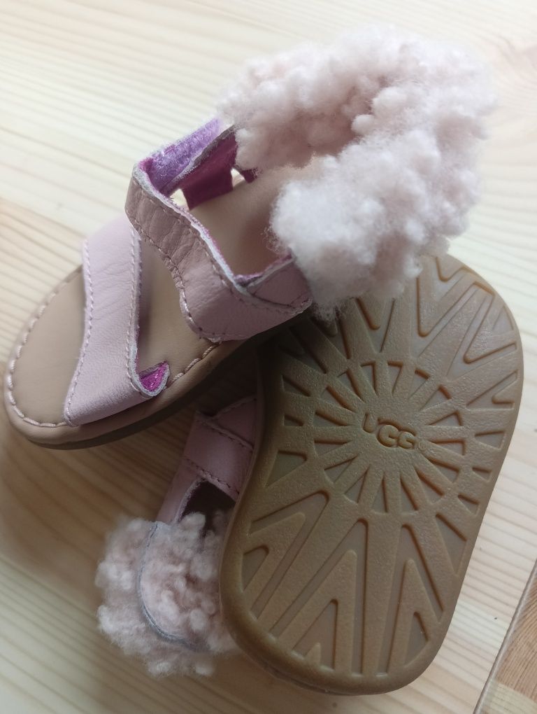 Sandałki firmy UGG 12cm wkładka