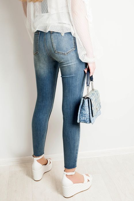GUESS оригинал. Новые женские джинсы голубые светлые синие 24 25 XS S