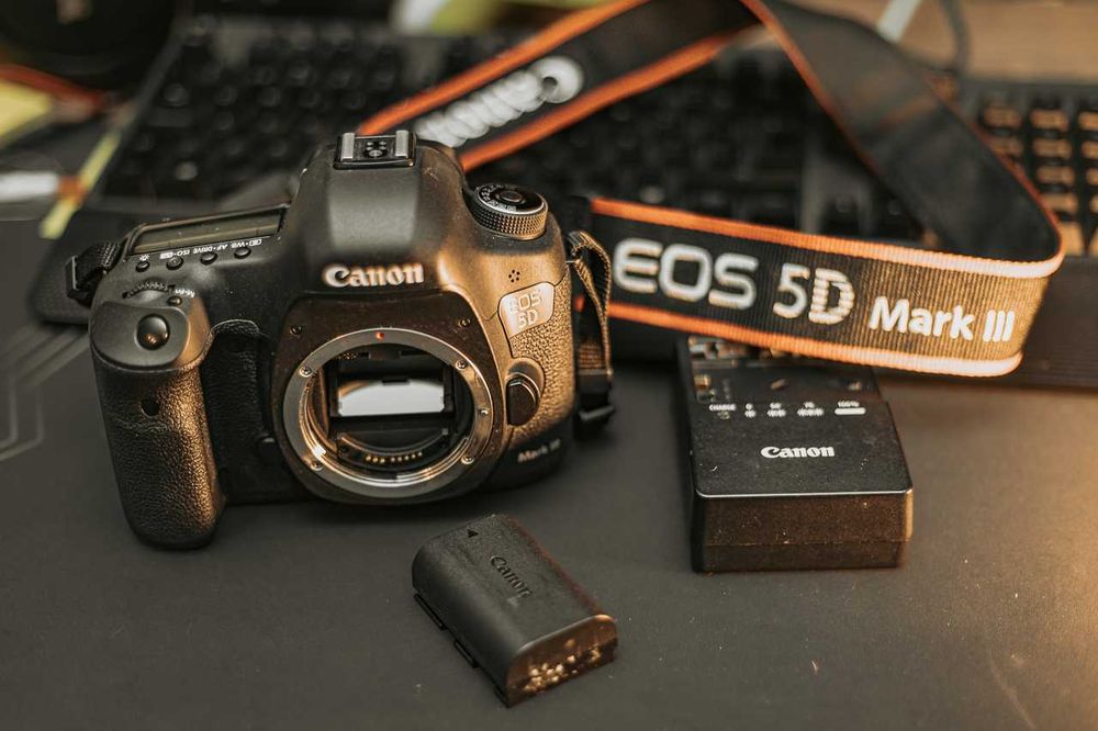 Canon EOS 5D Mark III – Corpo (usada, funcionamento impecável)
