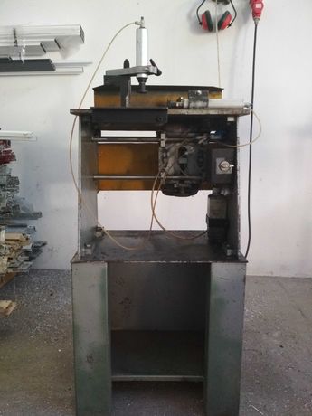 Máquina malhetar/tupia manual (serralharia de alumínio)