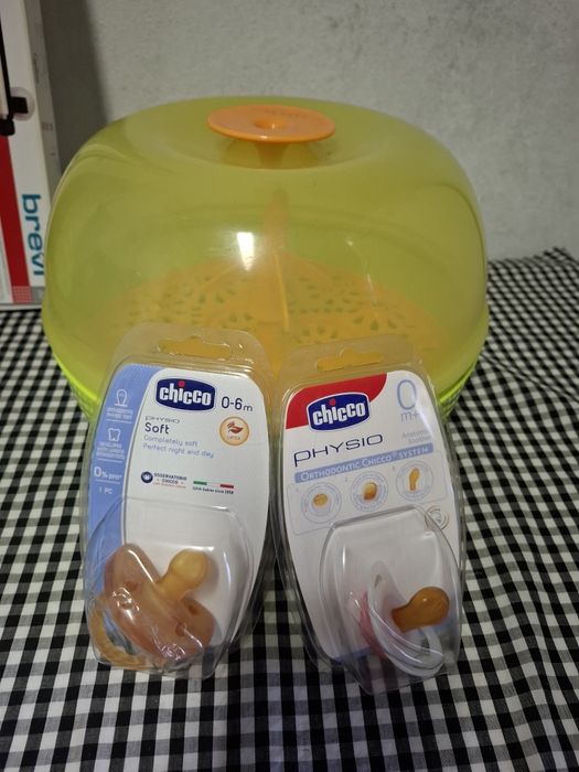 Porta biberões, esterilizador e chupetas