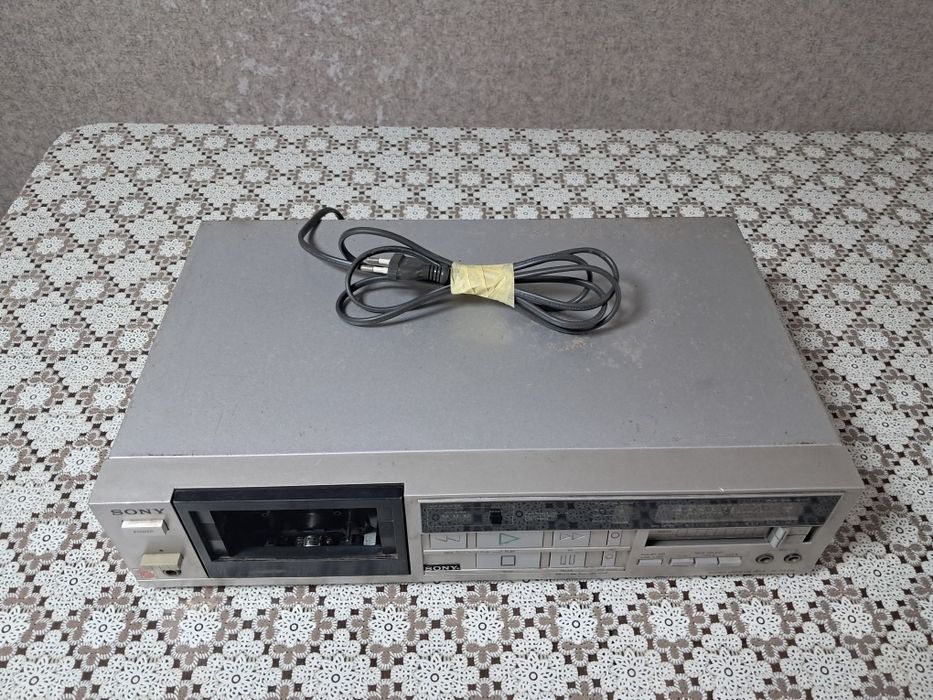 Продам стерео кассетную деку (магнитофон) SONY  TC-FX 210