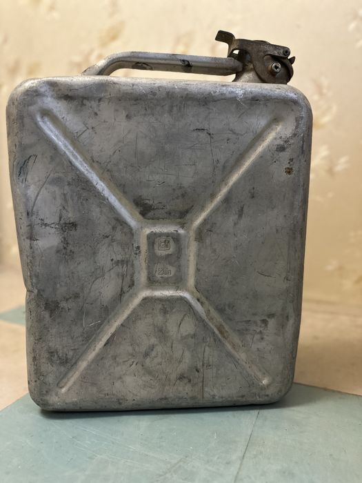 Канистра алюминиевая 20 л б/у