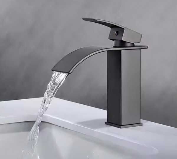 Змішувач для умивальника DongYan