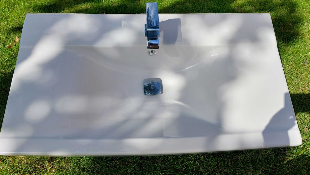 Umywalka nablatowa Cersanit z baterią i korkiem