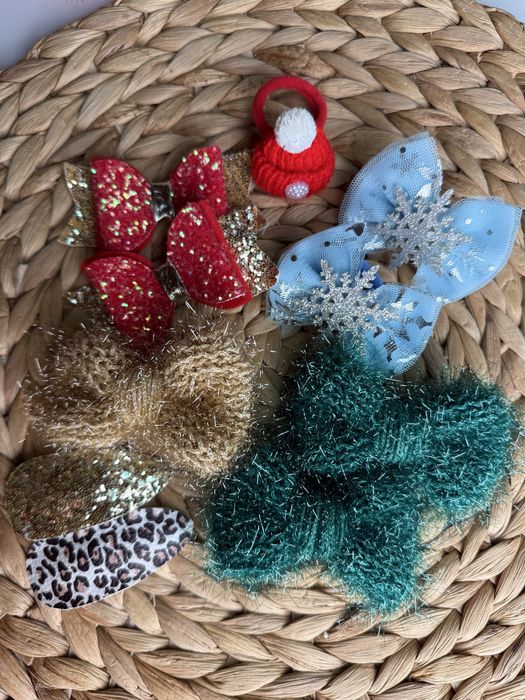 Заколки  і резинки для дівчинки