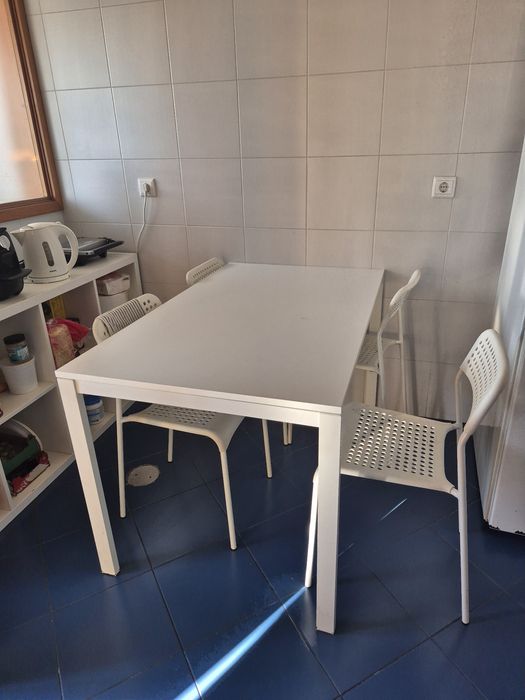 Conjunto mesa e cadeiras ikea