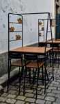 Mesa Alta Ikea com Bancos altos