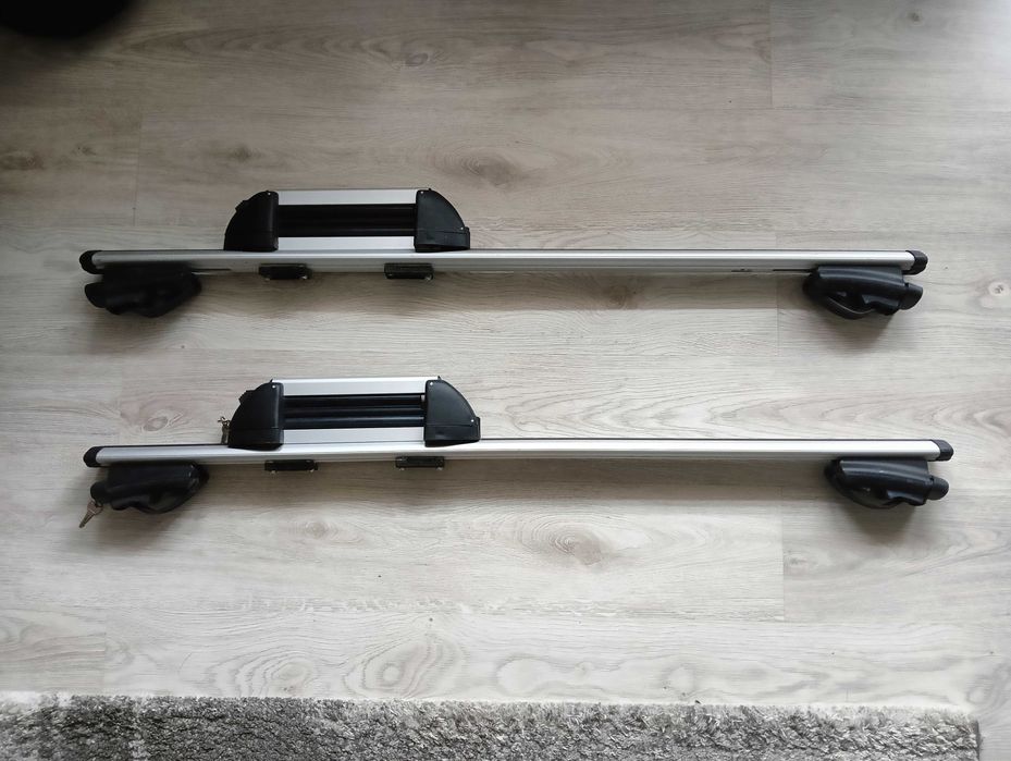 Belki dachowe oryginał Renault z uchwytem na narty.