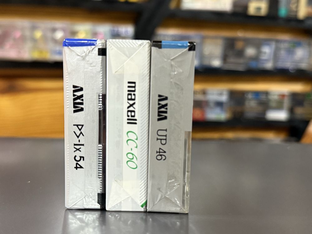 Продам лот аудио кассет AXIA+maxell