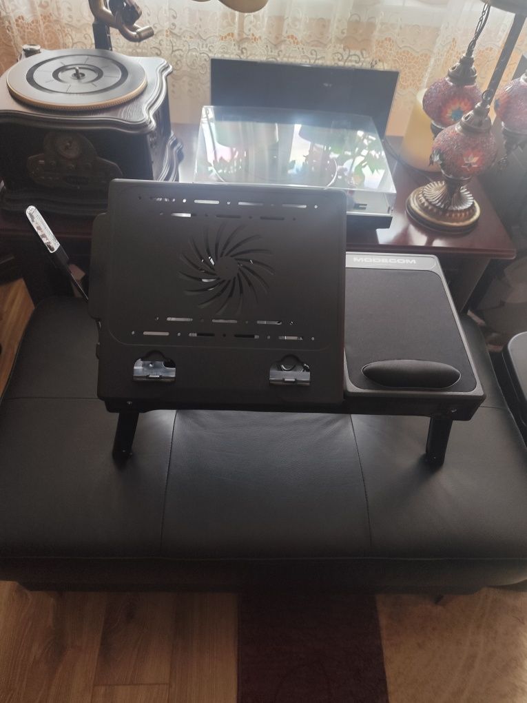 Stolik pod laptopa