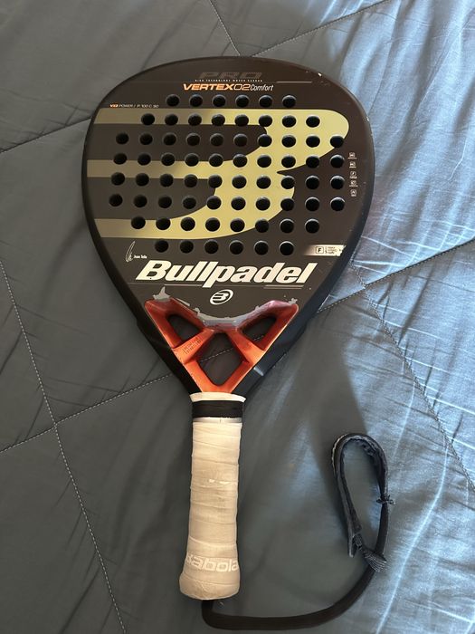 raquete Padel profissional Bullpadel edição Juan Tello (assinada)
