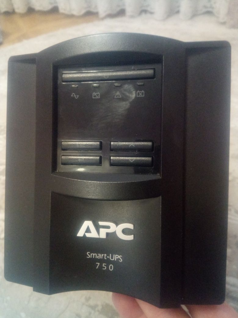 Инвертор UPS APC Smart 750 синусоида