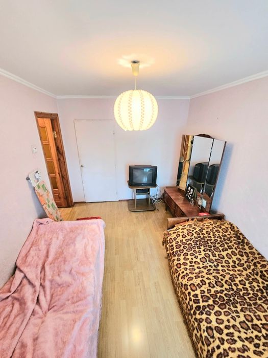 4ри кімнатна 2й поверх , новий дім