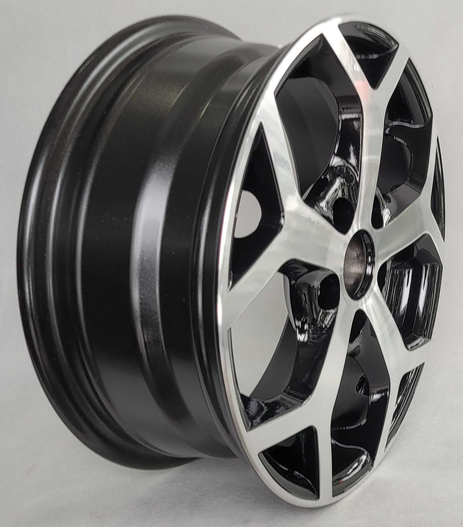 Felgi 15 Ford Focus C-Max Tourneo Connect Volvo S40 V40 V50 C30 5x108