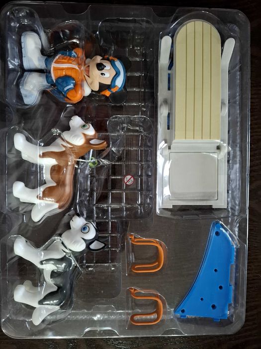 Zabawka Disney Myszka Miki+zaprzęg z psami hasky