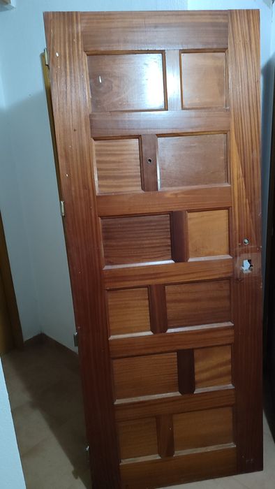 Porta maciça direita, 12 almofadas RESERVADA