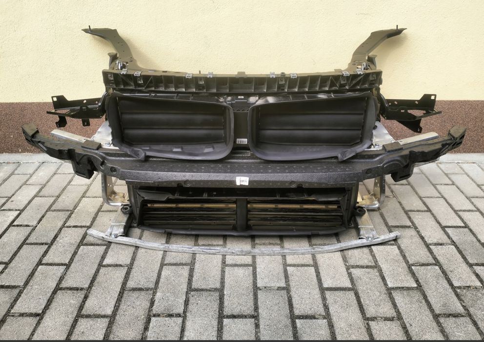 Установочна панель bmw x1 f48 передня панель бмв х1 ф48 телевізорx1f48