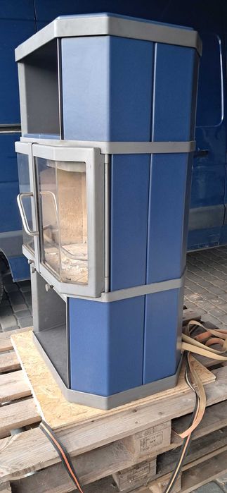 Kominek wolnostojący do opalania drewnem