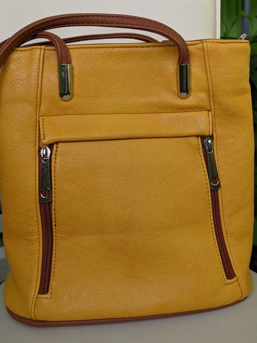 Сумка-рюкзак яскравого кольору