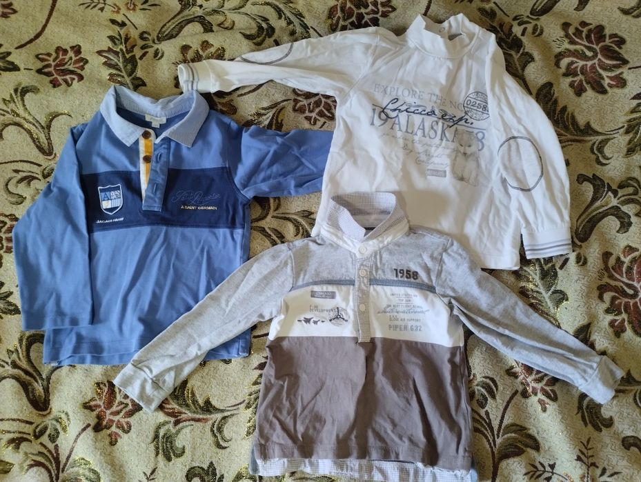 Дитячі футболки на 2-3 роки.