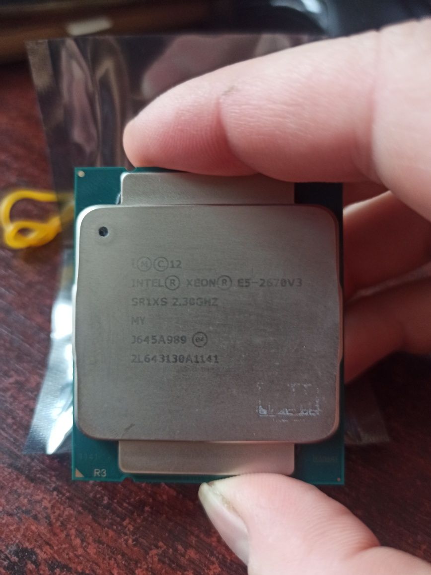 Процессор Intel xeon E5-2670-v3  12  ядер 24 потоки 2,6-3,1 Ггц