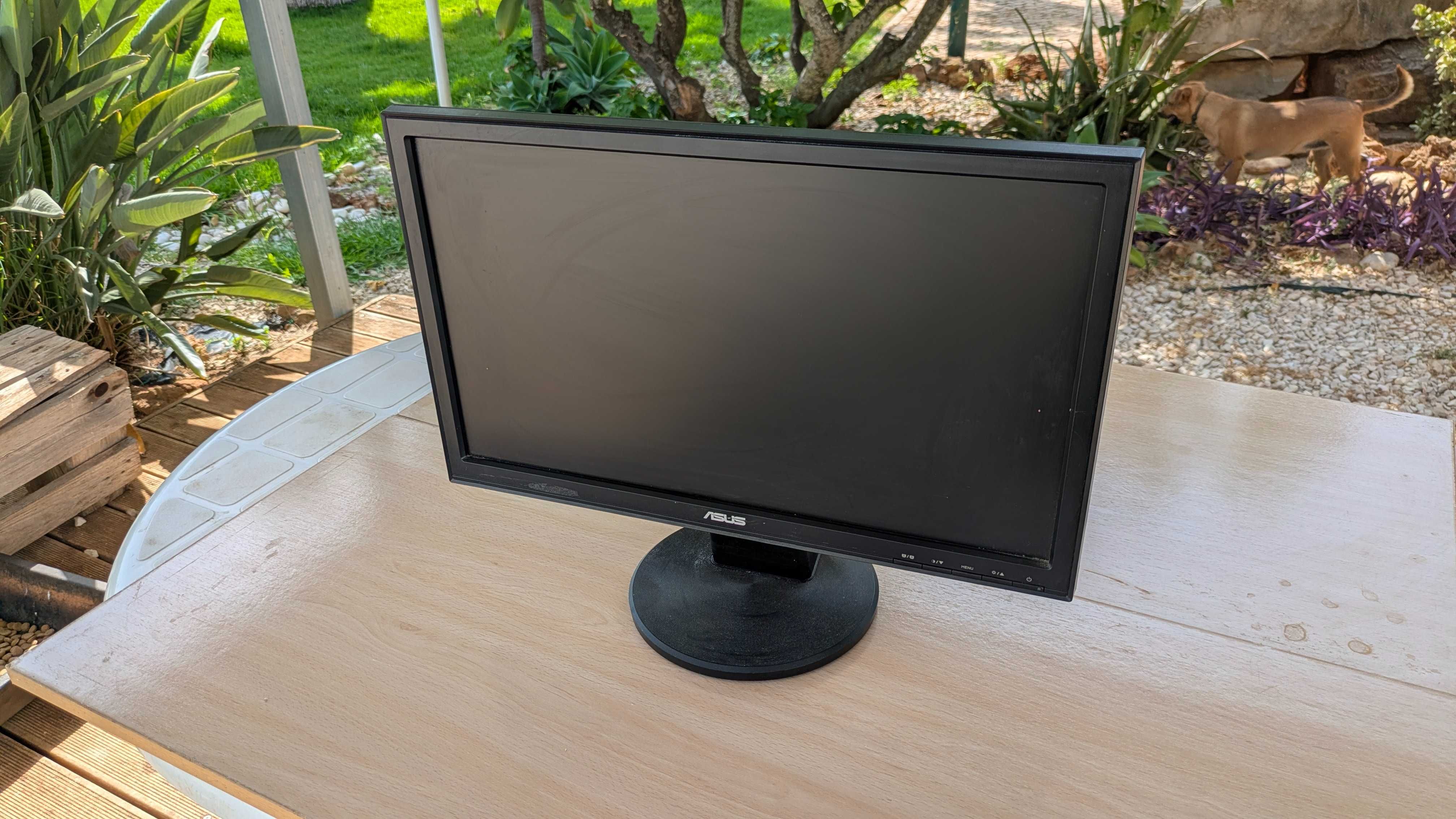 Vendo para desocupar 2 monitores de PC