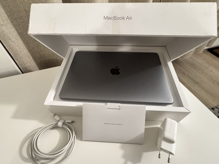 MacBook Air 2020 (13" Retina) - i5 Quad-Core / 8GB RAM