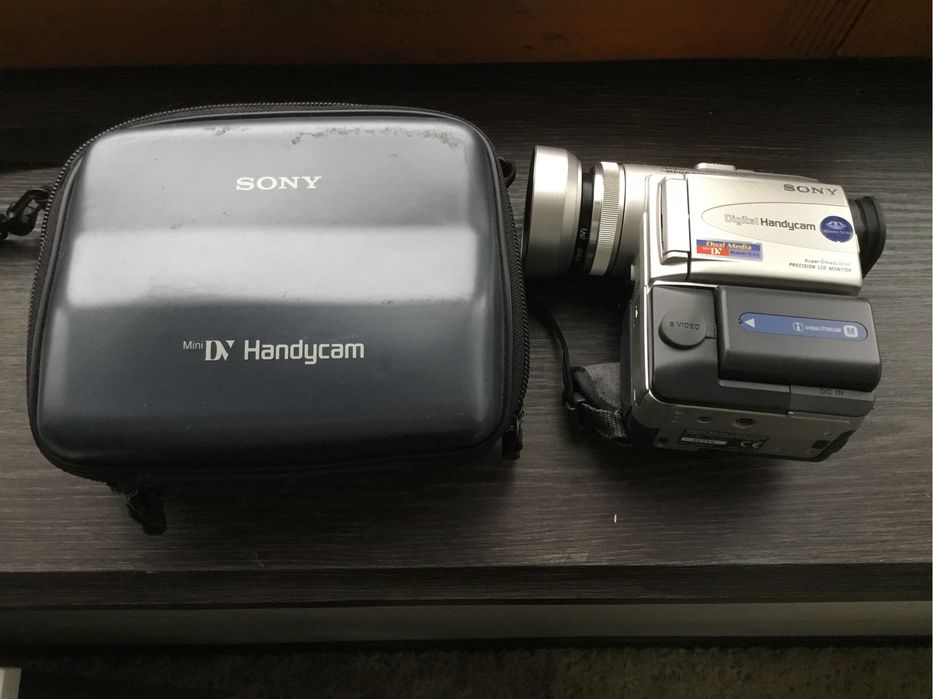 Видеокамера Sony DCR-PC100