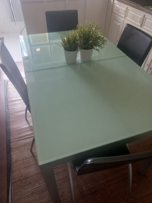 Mesa de cozinha extensível com 4 Cadeiras