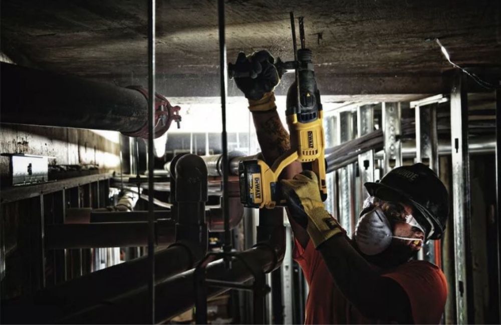 Перфоратор акумуляторний 3-х режимний SDS-Plus DeWALT DCH133N