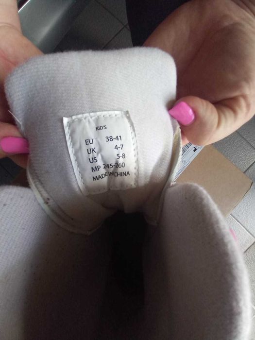 patins em linha e capacete