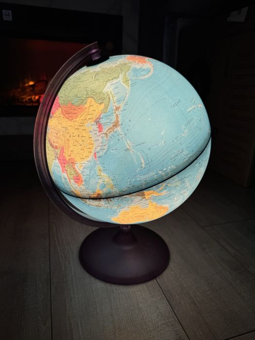 Глобус з підсвіткою
